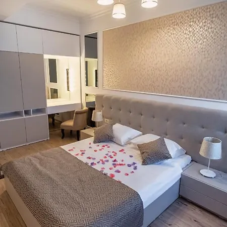 Solid Lejlighed Mamaia